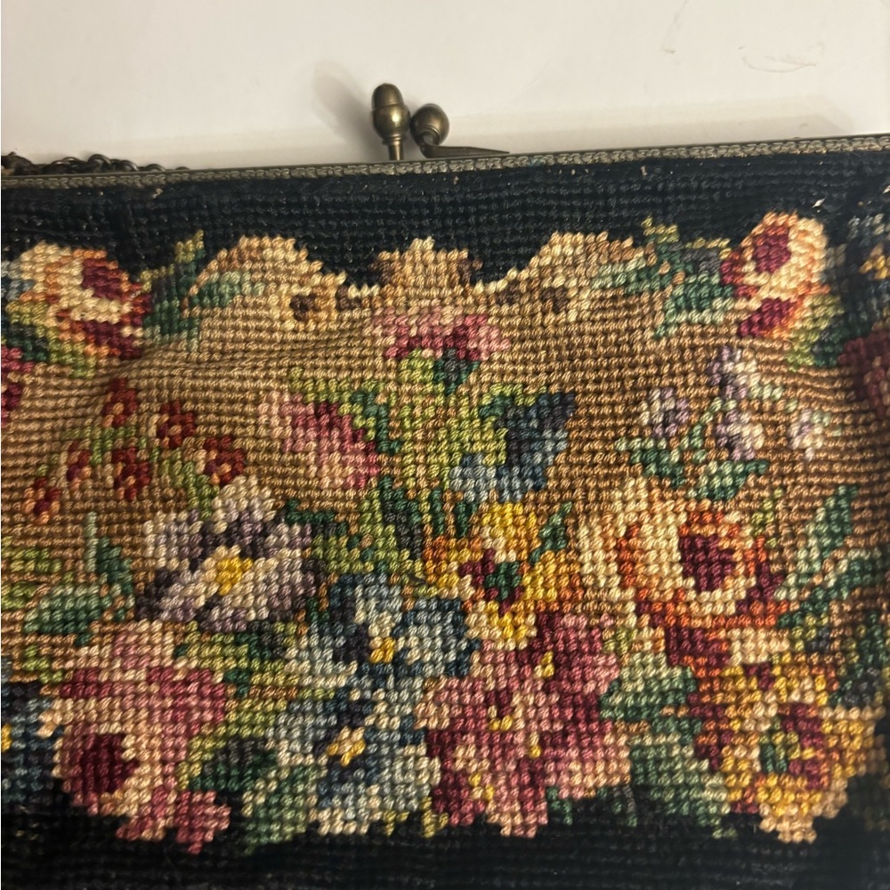 Vintage Floral Needlepoint Women’s Clutch Bag 7 X 4 X .5 - Picture 6 of 7